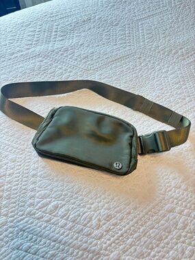 lululemon athletica Olive Green Men's Waist Belt Bag